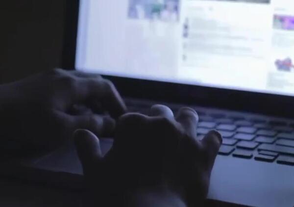 Chi &egrave; il giornalista arrestato con la sua amante per pedopornografia? Il nome lo sappiamo tutti, ma non cercate altro marcio oltre questa storia marcia