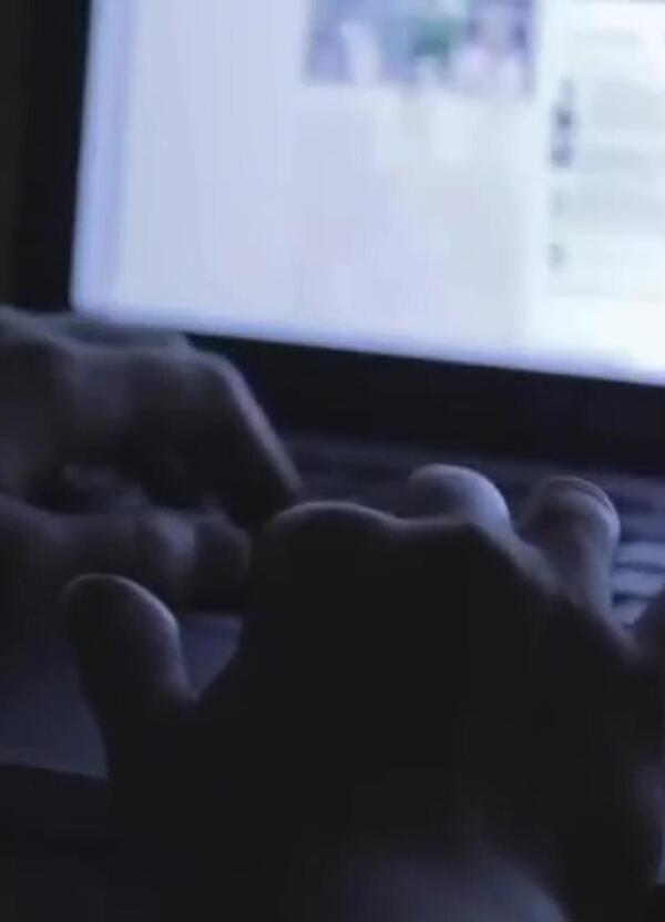 Chi &egrave; il giornalista arrestato con la sua amante per pedopornografia? Il nome lo sappiamo tutti, ma non cercate altro marcio oltre questa storia marcia