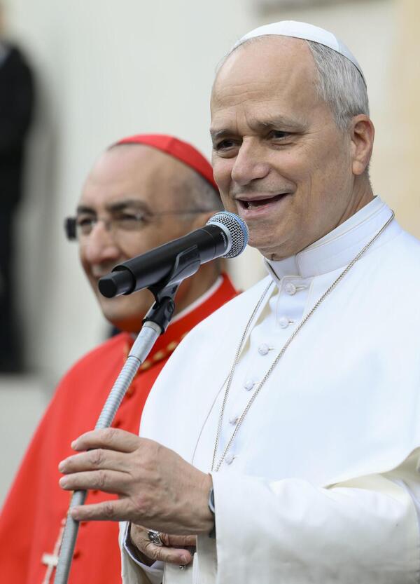 Papa Leone XIV caz*ia i giornalisti per i 50 anni del Tg2: "Raccontate la guerra, non trasformatela in un videogame"