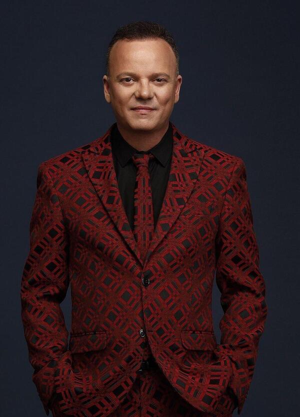 E se Gigi D&rsquo;Alessio fosse il cantante pi&ugrave; potente d&rsquo;Italia? Su Mediaset &egrave; onnipresente e ora Maria lo invita pure a fare il giudice del serale di &ldquo;Amici&rdquo;. A Napoli ha conquistato pi&ugrave; di tutti Piazza del Plebiscito. &Egrave; dietro Sal Da Vinci...