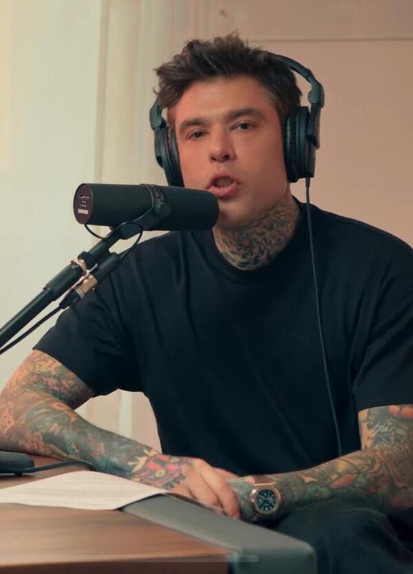 Ma che orologio indossa Fedez nella puntata con Giorgia Meloni? &Egrave; un Patek Philippe: ecco quanto costa, il modello e tutto quello che dovete sapere