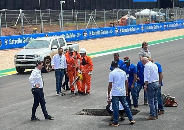 Signori, siamo alla follia: a Goiania si &egrave; aperta una voragine sul rettilineo, Sprint della MotoGP a rischio. Saltano Moto2 e Moto3