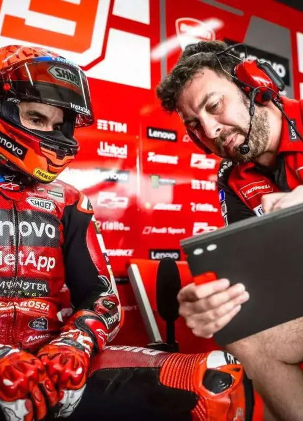 Ducati, che succede? Marc Marquez prende il buono, Pecco Bagnaia va gi&ugrave; duro (con se stesso): &ldquo;Ho solo cercato di sopravvivere&rdquo;