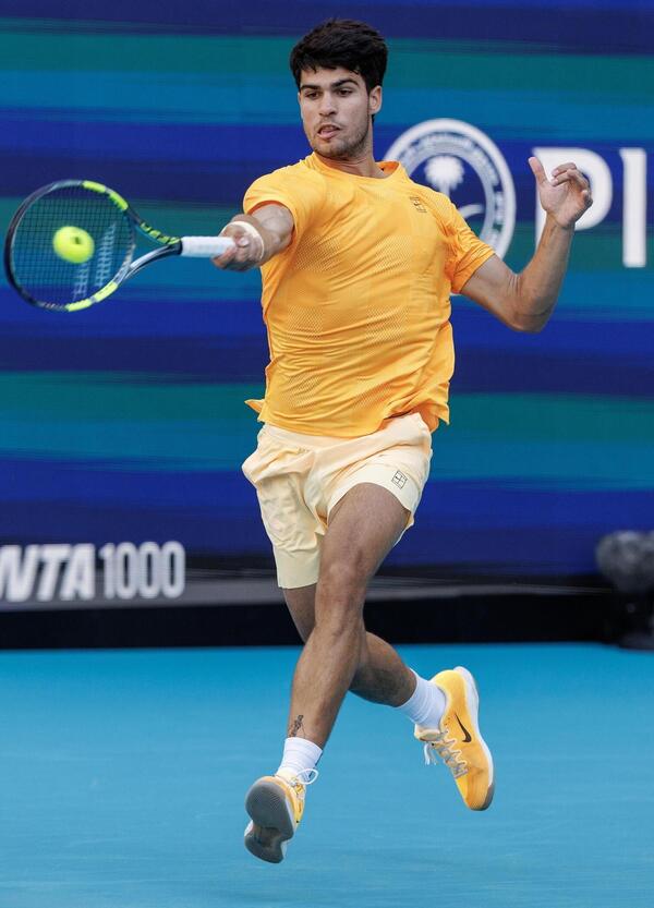 Il dritto di Panatta su Alcaraz: &ldquo;Carlos a Miami come Leao, svogliato e senza grinta. Eliminato giustamente&rdquo;. Ora &egrave; tutto facile per Sinner? &ldquo;Si pu&ograve; sempre perdere, ma a Jannik accade meno&rdquo; 