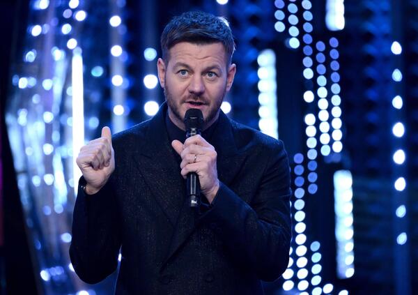 Tutti gli easter egg &ldquo;amerikani&rdquo; nei programmi di Maria De Filippi, dal Lip Sync Battle a Password con Cattelan ad Amici: innovazione o segno che la tv italiana non sa pi&ugrave; riprendersi dalla crisi?