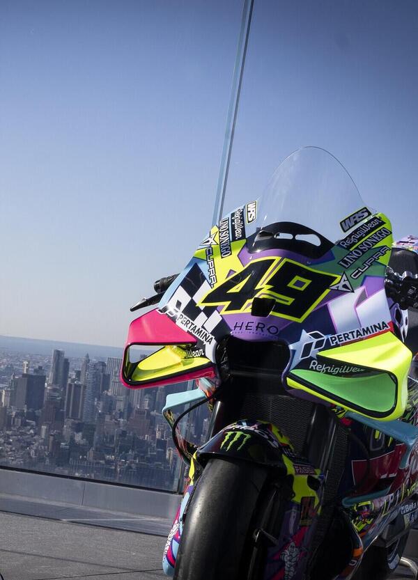 La nuova MotoGP degli americani non &egrave; sempre Satana: guardate il capolavoro di Aldo Drudi per la VR46 a New York o la bomba Gresini in Brasile