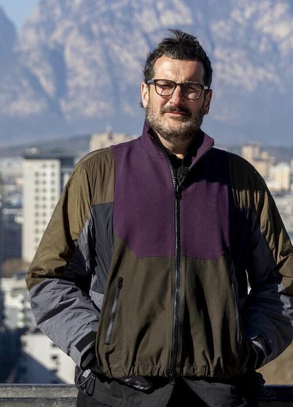 Pechino Express, va sempre pi&ugrave; a benzina: terza tappa tra i vulcani dell'Isola di Giava, le coppie ancora in gara e il percorso con l'inviato Lillo