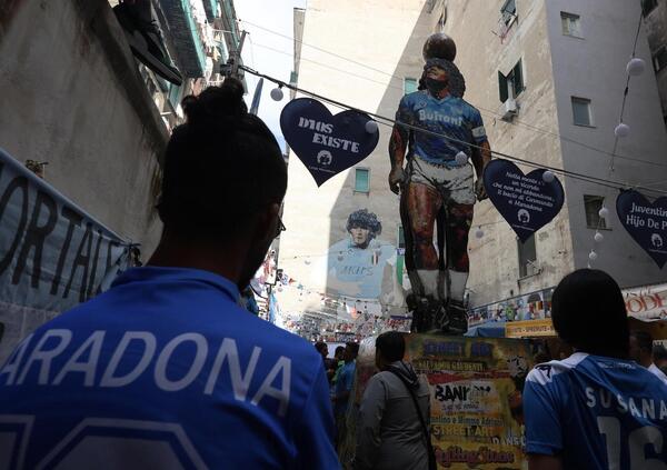 Maradona, la Camorra, il calcio, la coca. &ldquo;La giusta distanza&rdquo; di Saviano su La7: com&rsquo;&egrave; la prima puntata? La storia di un Dio e di un Re della mafia nella Napoli dei clan