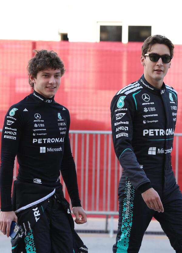 Kimi Antonelli &egrave; diventato un problema per George Russell? A Suzuka l&rsquo;inglese sbaglia, poi prova a stare davanti al compagno a tutti costi. E alla fine&hellip;