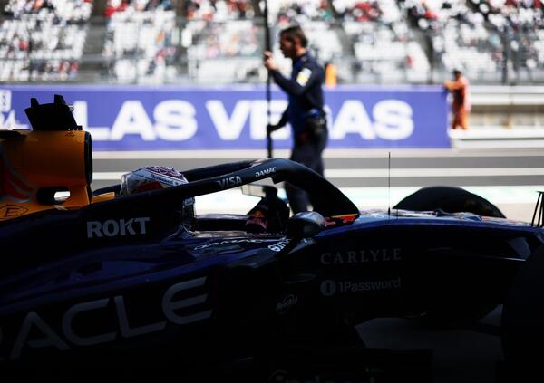 Con un&rsquo;auto stradale a Suzuka si potrebbe andare pi&ugrave; veloce che con una F1? Beh, a vedere il video di Verstappen piantato in uno dei punti pi&ugrave; leggendari del calendario&hellip;