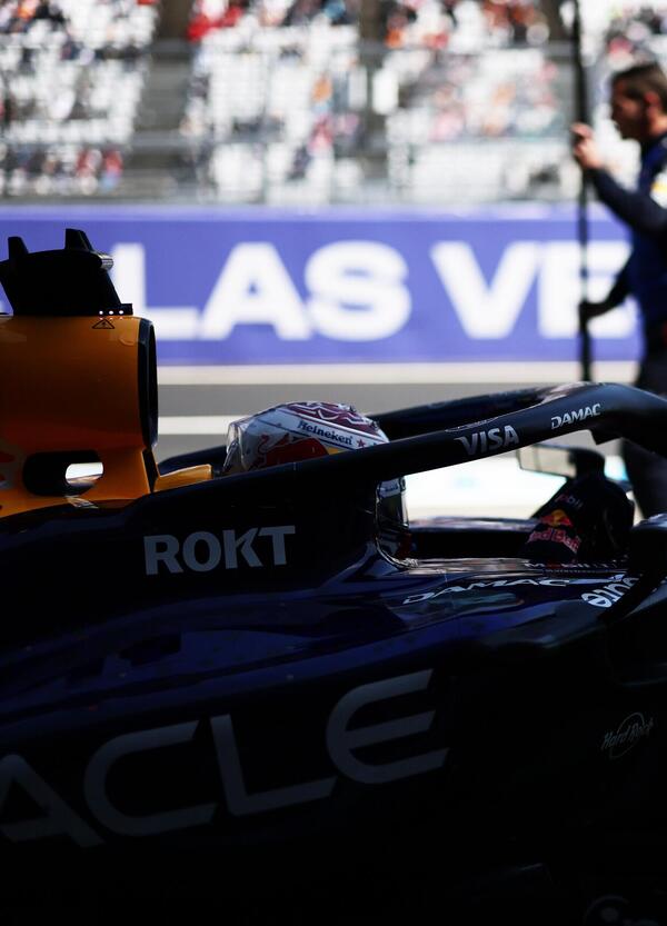 Con un&rsquo;auto stradale a Suzuka si potrebbe andare pi&ugrave; veloce che con una F1? Beh, a vedere il video di Verstappen piantato in uno dei punti pi&ugrave; leggendari del calendario&hellip;