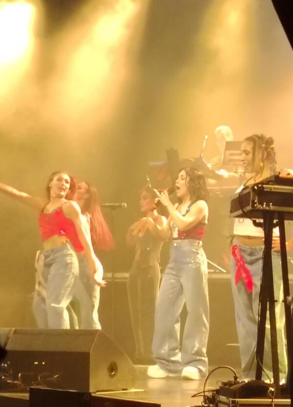 Milano &egrave; totalmente impazzita per Alexia al Fabrique. Da Barbara D'Urso a Matteo Piano, standing ovation per la diva. Siamo stati al suo live ed ecco come &egrave; andata