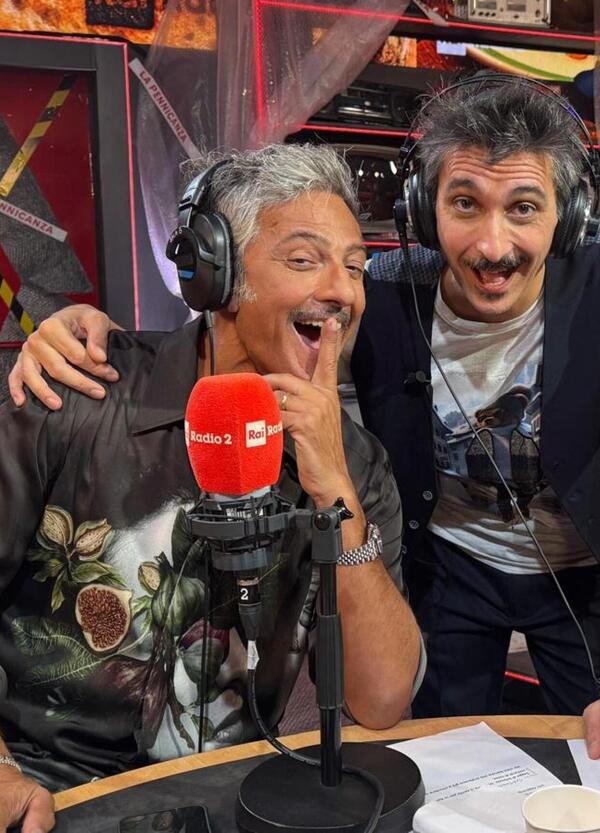 Fiorello percula la Rai che manda in onda la puntata sbagliata de La Mattinanza: "Ho chiamato chiunque per avvisare, mi hanno detto che mandavano un fax"