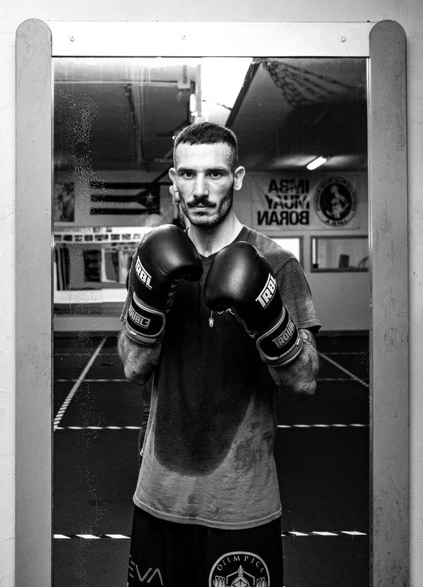 Del tempo che passa, dei pugni sulle gengive che la vita ci rifila: l'epica crudele di Fabio 'Spigolo' Mastromarino, che credeva solo nella dinamite