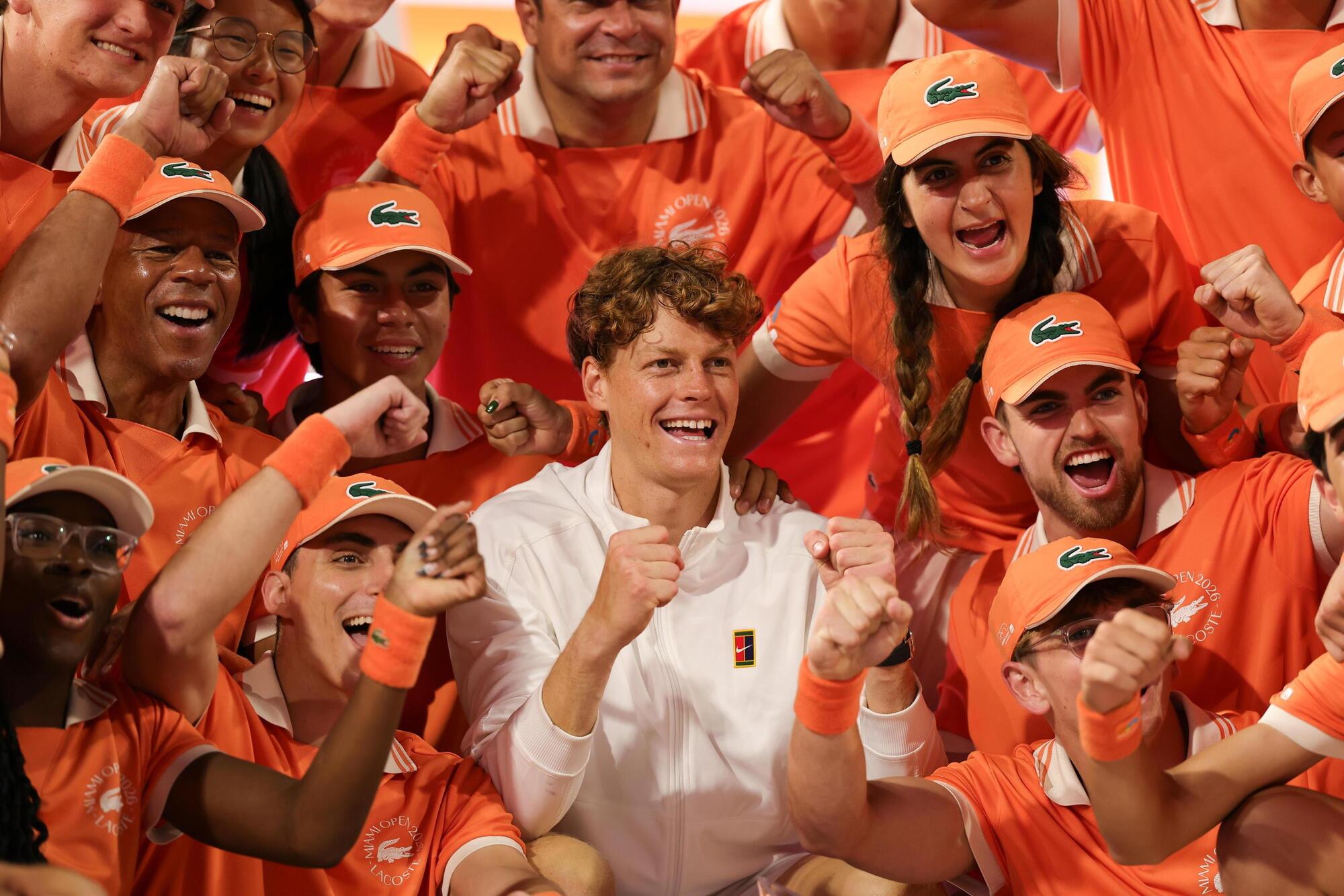 Jannik Sinner festeggia la vittoria a Miami