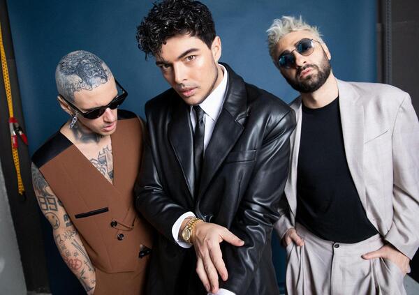 I The Kolors si danno al soft por*? Esce &ldquo;Rolling Stones&rdquo; e il videoclip con Eva Henger e Gianni Celeste