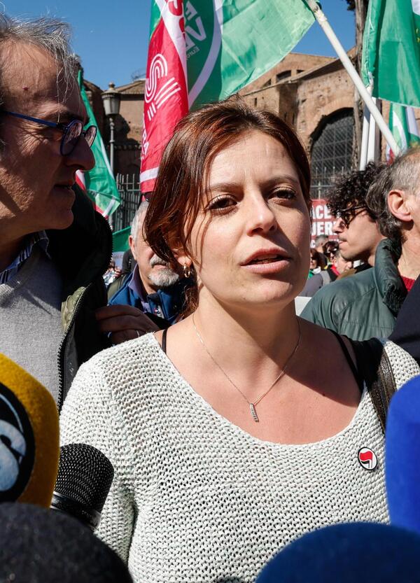 Nel caso della perquisizione a Ilaria Salis e dell&rsquo;assistente con precedenti per violenza privata trovato nella sua camera d&rsquo;hotel viene fuori tutta la loro (e nostra?) ignoranza politica 