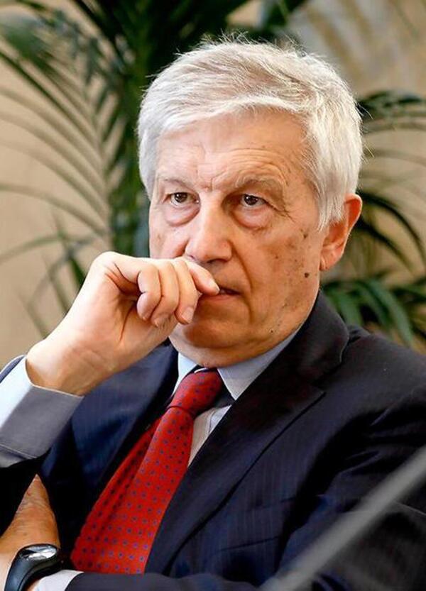 Aldo Grasso asfalta Diaco e il suo omaggio a Gino Paoli: "Orazione funebre con il pi&ugrave; opportunista dei conduttori"