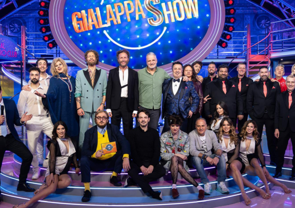 Anche la Gialappa&rsquo;s imita Fabrizio Corona: ok, ma perch&eacute; non lo fanno con i politici? La satira in Italia &egrave; morta e ora &egrave; stata pure dimenticata dai comici, che invece di attaccare il potere puntano solo su vip e trend social