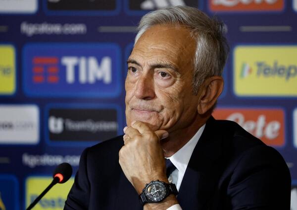 Gravina come la Santanch&egrave;: nonostante il disastro Mondiale dell&rsquo;Italia il posto fisso in Figc non lo lascia. Ma cos&rsquo;altro deve succedere perch&eacute; il presidente della federazione si dimetta? 