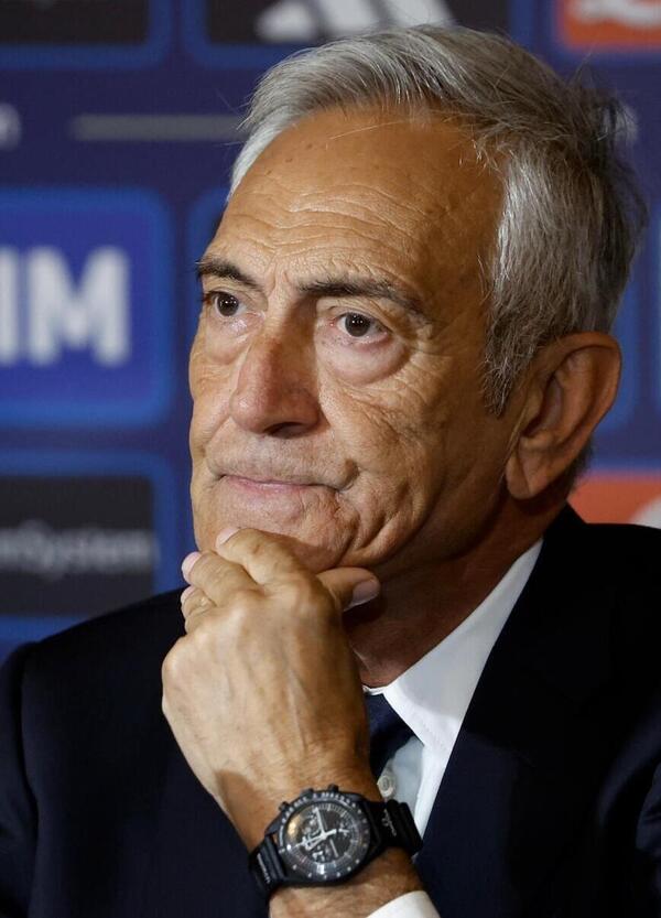 Gravina come la Santanch&egrave;: nonostante il disastro Mondiale dell&rsquo;Italia il posto fisso in Figc non lo lascia. Ma cos&rsquo;altro deve succedere perch&eacute; il presidente della federazione si dimetta? 
