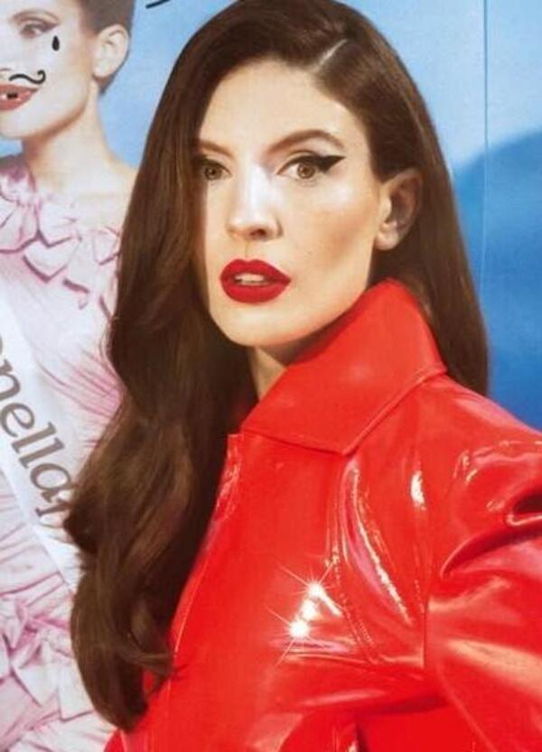 Ditonellapiaga si perde ad &ldquo;Hollywood&rdquo; e canta lo smarrimento, ma sa esattamente dove sta andando