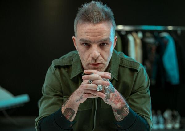 Salmo &egrave; il pi&ugrave; forte anche con l&rsquo;intelligenza artificiale: &ldquo;Eclissi&rdquo; &egrave; un pezzo rock