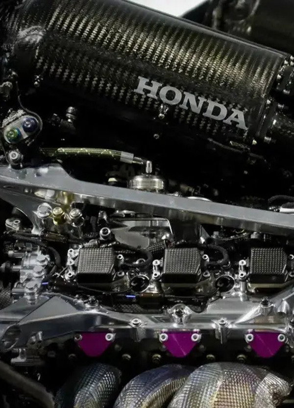 Via l&rsquo;ibrido e motori V8, cambia tutto in F1?