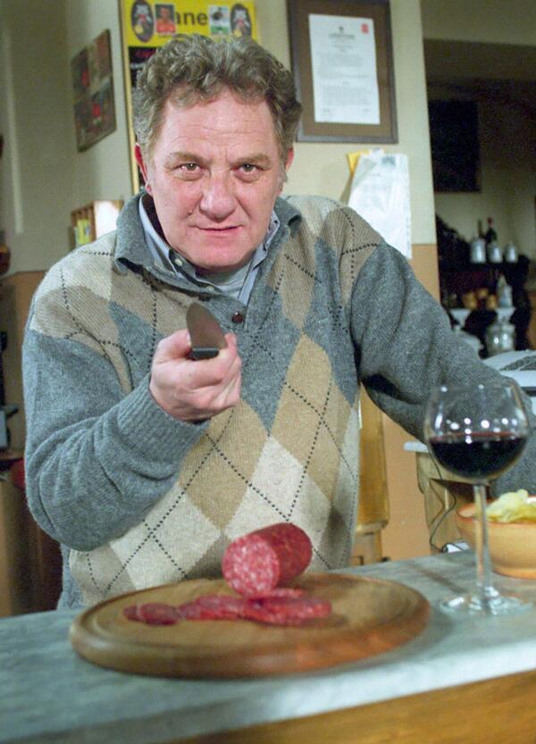 Che amarezza! Cesare Cesaroni &egrave; morto ma almeno ci restava la &ldquo;sua&rdquo; bottiglieria alla Garbatella. Lo storico locale della serie, che torna luned&igrave; su Canale 5, chiude