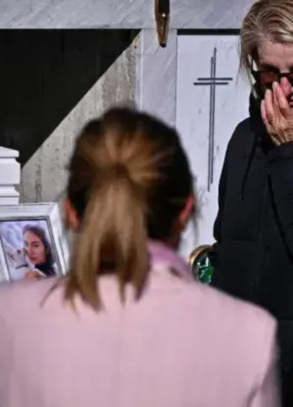 Impronte, peli e tracce biologiche su quello che resta del corpo di Pamela Genini