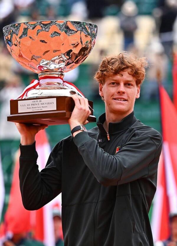 Il Rolex di Jannik Sinner alla finale di Montecarlo contro Carlos Alcaraz &egrave; un Daytona molto particolare (con cui ha fatto il bagno in piscina)
