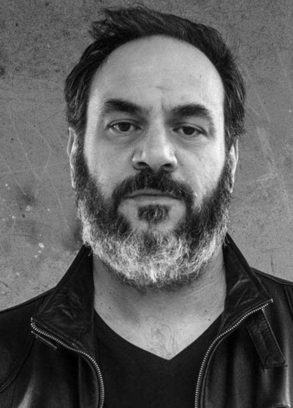 &ldquo;Lo ripeto, pi&ugrave; invochiamo la letteratura pi&ugrave; siamo fottuti&rdquo;. La confessione tremenda di Luca Ricci sul suo ultimo libro &ldquo;Gioco di prestigio&rdquo;