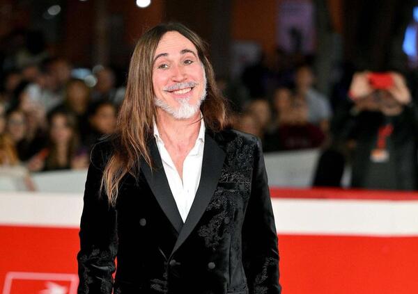 Manuel Agnelli non scatarra sul nepotismo? Lancia il suo festivalino musicale anti-talent ma poi seleziona la band della figlia Emma