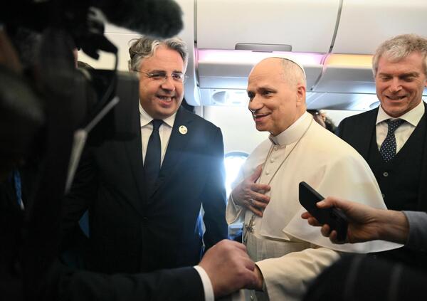 Papa Leone XIV asfalta Trump che fa il bulletto con la Chiesa sbagliata 