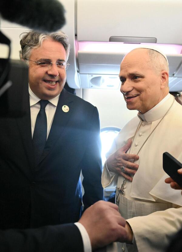 Papa Leone XIV asfalta Trump che fa il bulletto con la Chiesa sbagliata 