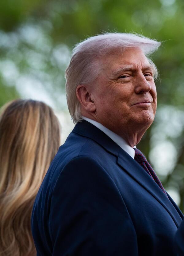 Trump vuole diventare Dio, per questo attacca Papa Leone XIV. Ma &egrave; pi&ugrave; superstizioso che religioso e appoggiarsi a Israele non gli risparmier&agrave; il giorno del giudizio