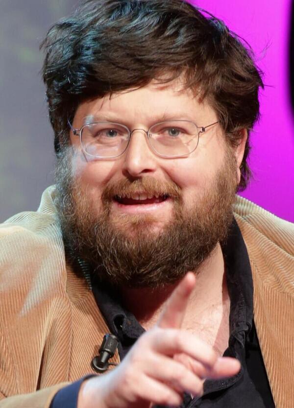 &ldquo;Le Iene&rdquo; riprendono la nostra intervista a Mario Adinolfi. E rispondono sulle vittime: &ldquo;Figuranti? Sono persone dalle quali abbiamo ricevuto tutte le prove, che ancora aspettano soldi da lui&rdquo;