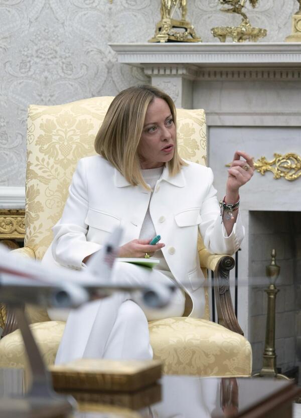 Mattarella e il richiamo istituzionale all&rsquo;autoironia: e se Trump, Bibi, Meloni e gli altri la smettessero di prendersi sul serio?