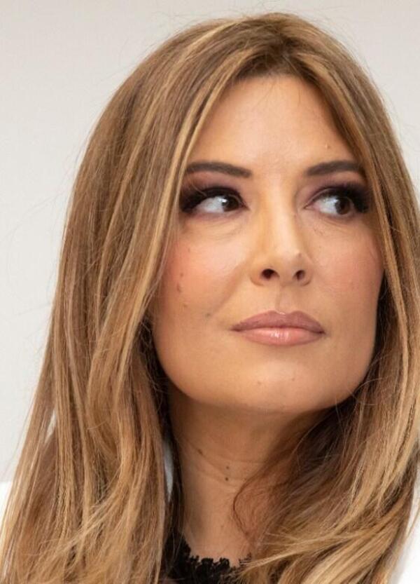 Grande Fratello Vip, Selvaggia Lucarelli asfalta Adriana Volpe: &ldquo;Io antipatica? S&igrave; ma a differenza tua con l&rsquo;antipatia ci fatturo&rdquo;. Mic drop