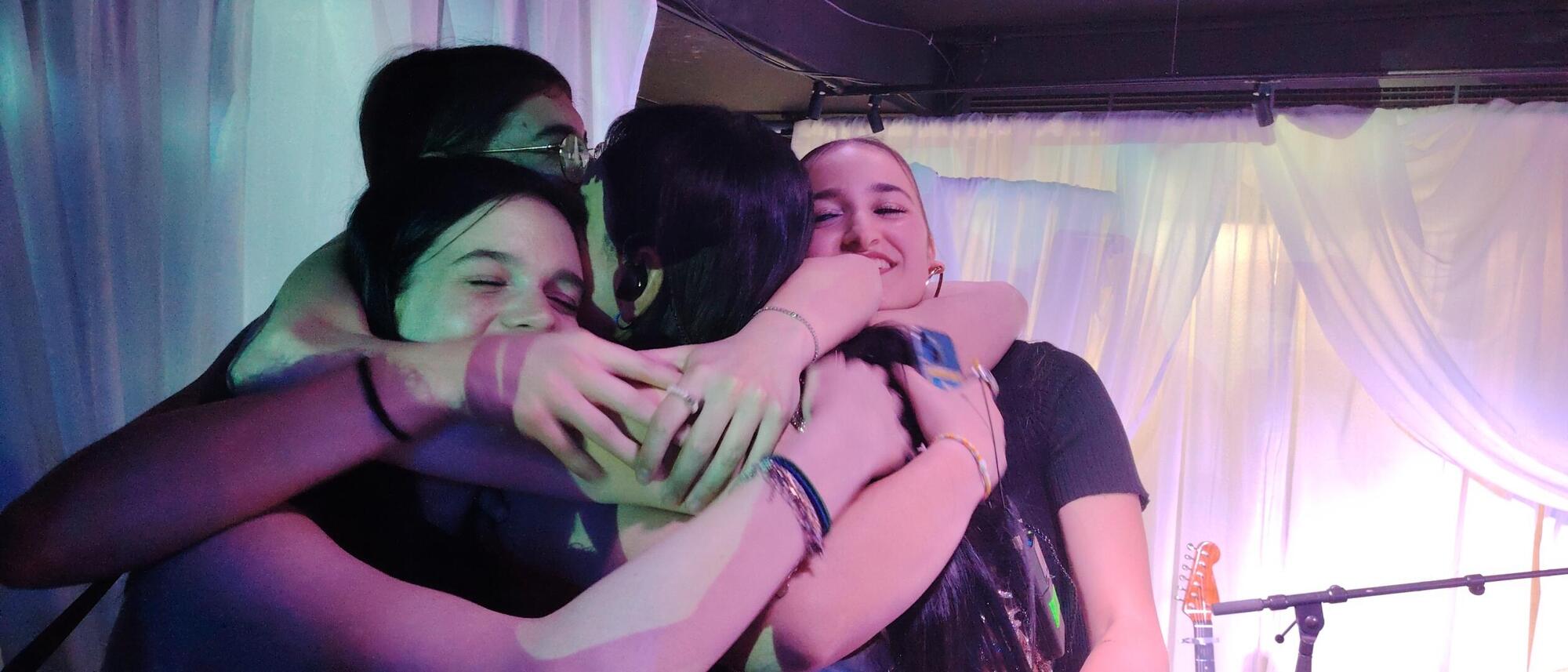 Arisa e le sue piccole fan