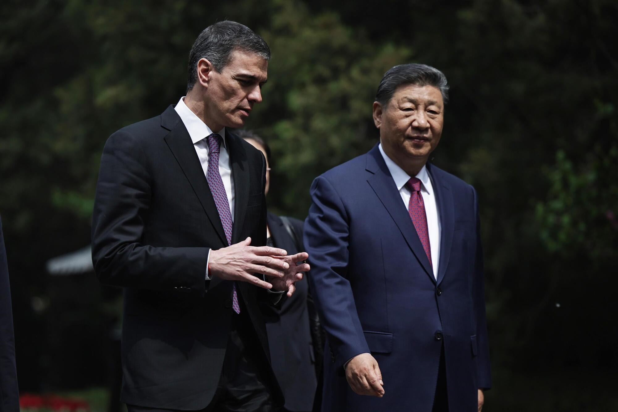 Il primo ministro spagnolo Pedro Sanchez e il leader cinese Xi Jinping