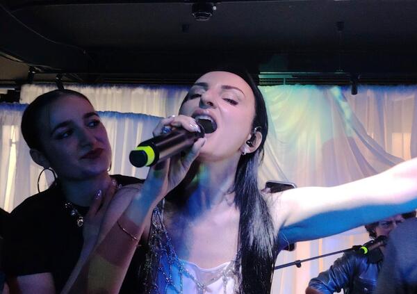 Come ubriacarsi fino a perdere la grazia al party di Arisa da Armani Priv&eacute;: guida dettagliata, info utili e &ldquo;Foto Mosse&rdquo;