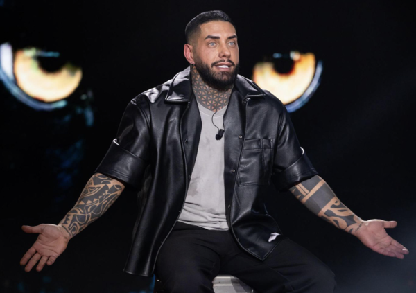 Belve, ma cos'&egrave; Franceco Chiofalo?! Se magna Zalone, Pio e Amedeo e tutti gli altri in una sola intervista. E fa Servizio Pubblico mejo de Alberto Angela