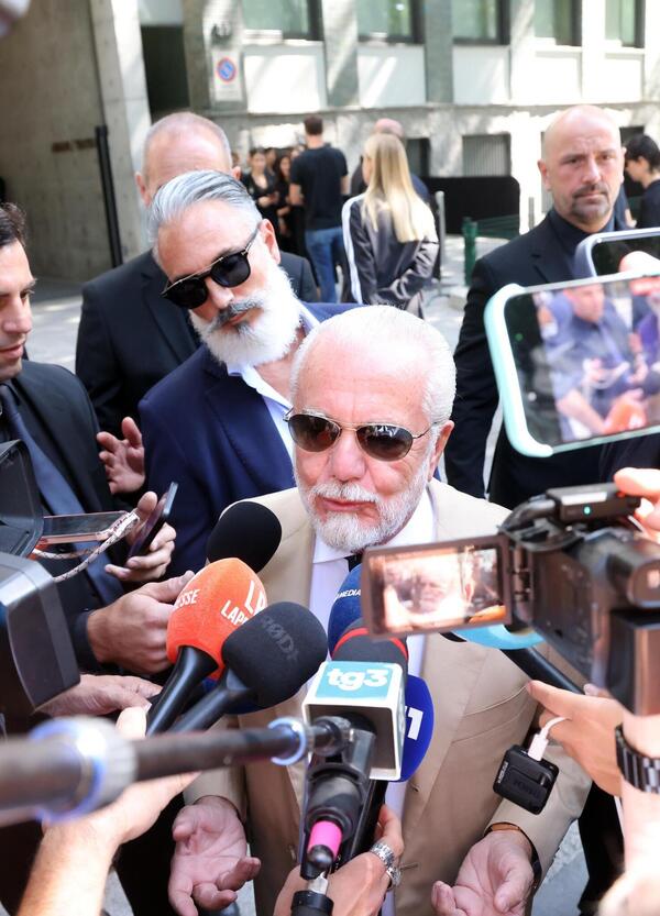 &ldquo;Il calcio di oggi &egrave; troppo noioso&rdquo;. De Laurentiis durissimo al The Athletic: l'analisi delle partite a scuola, una &ldquo;lega pan-europea&rdquo; e stop ai piccoli club. Poi se la prende con Infantino: &ldquo;Uccide i miei soldi per guadagnare di pi&ugrave;&rdquo;