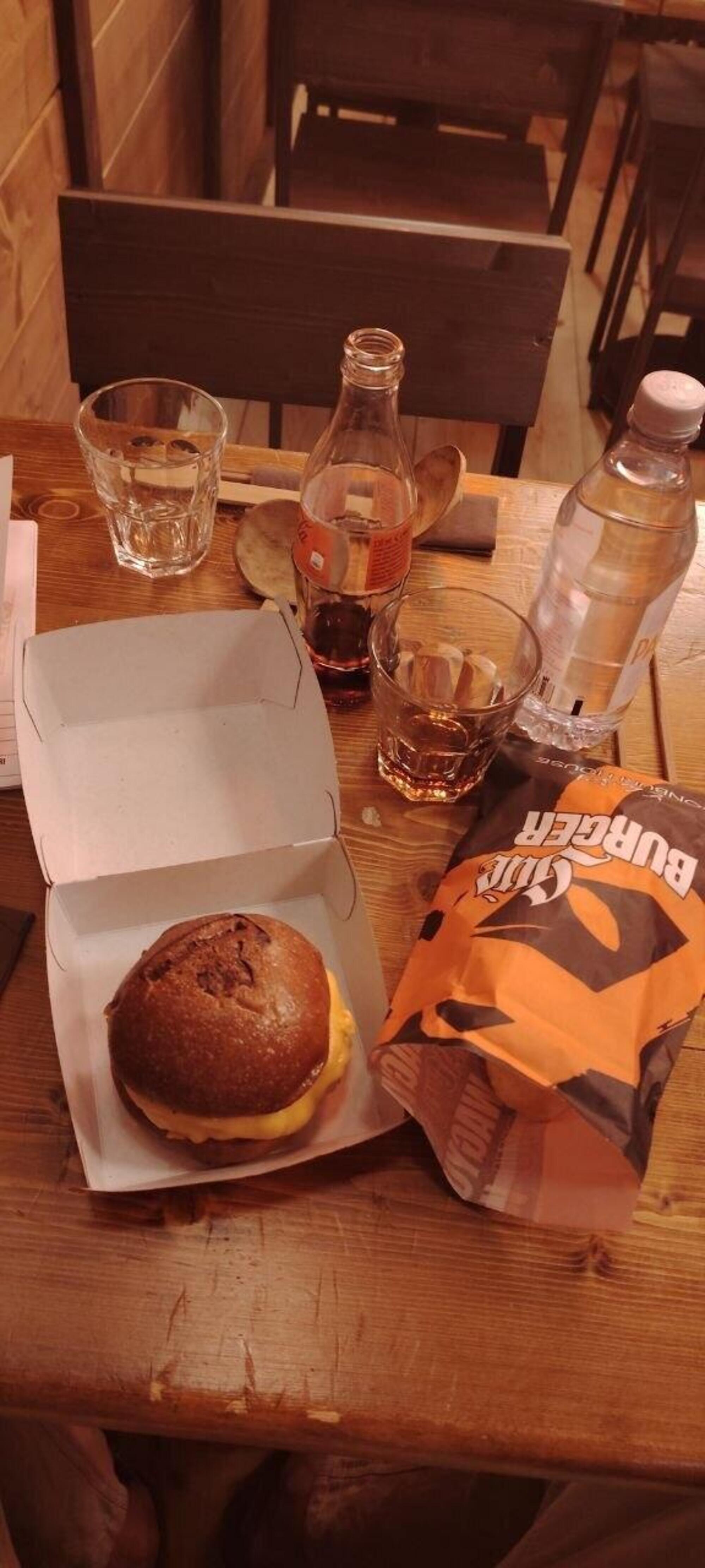 Il Gu&eacute; Burger sua succulenza in persona