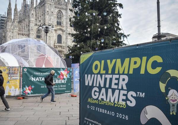 Il Fatto Quotidiano fa la lista degli extra costi delle Olimpiadi di Milano Cortina: mezzo miliardo per divise, 2.890 auto, sistemi informatici e le cerimonie