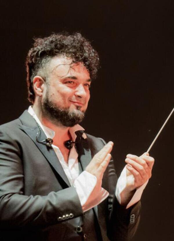 Il direttore d&rsquo;orchestra Enrico Melozzi denuncia la categoria: &ldquo;Se parlo liberamente vengo insultato. &Egrave; per questo che stiamo sprofondando cos&igrave; in basso&rdquo;