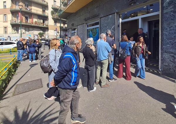 Ma che cosa c'era nelle cassette di sicurezza svaligiate alla Credit Agricole di Napoli? Soldi, gioielli, i &ldquo;ricordi di una vita&rdquo; e (forse) documenti preziosi. Qual era l'obiettivo dei rapinatori