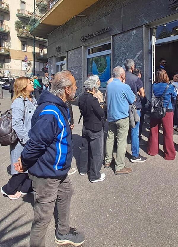 Ma che cosa c'era nelle cassette di sicurezza svaligiate alla Credit Agricole di Napoli? Soldi, gioielli, i &ldquo;ricordi di una vita&rdquo; e (forse) documenti preziosi. Qual era l'obiettivo dei rapinatori