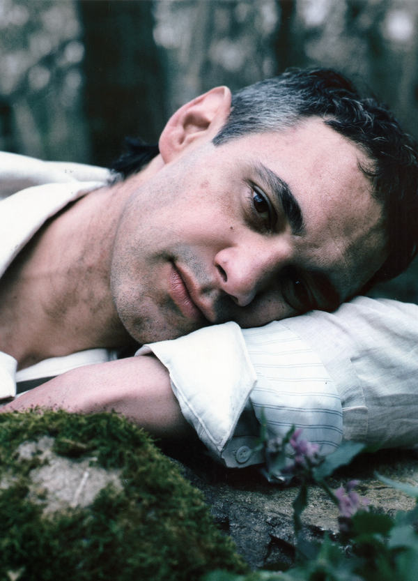 &ldquo;La fonte&rdquo; di Cosmo &egrave; l&rsquo;alba di un nuovo inizio: &ldquo;La resistenza al male e ai fascismi esiste, ma servono soluzioni radicali&rdquo;. E ci parla del nuovo disco, della &ldquo;luce&rdquo; dei giovani e di politica